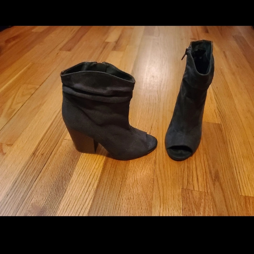 Open toe booties - Picture 2 of 3